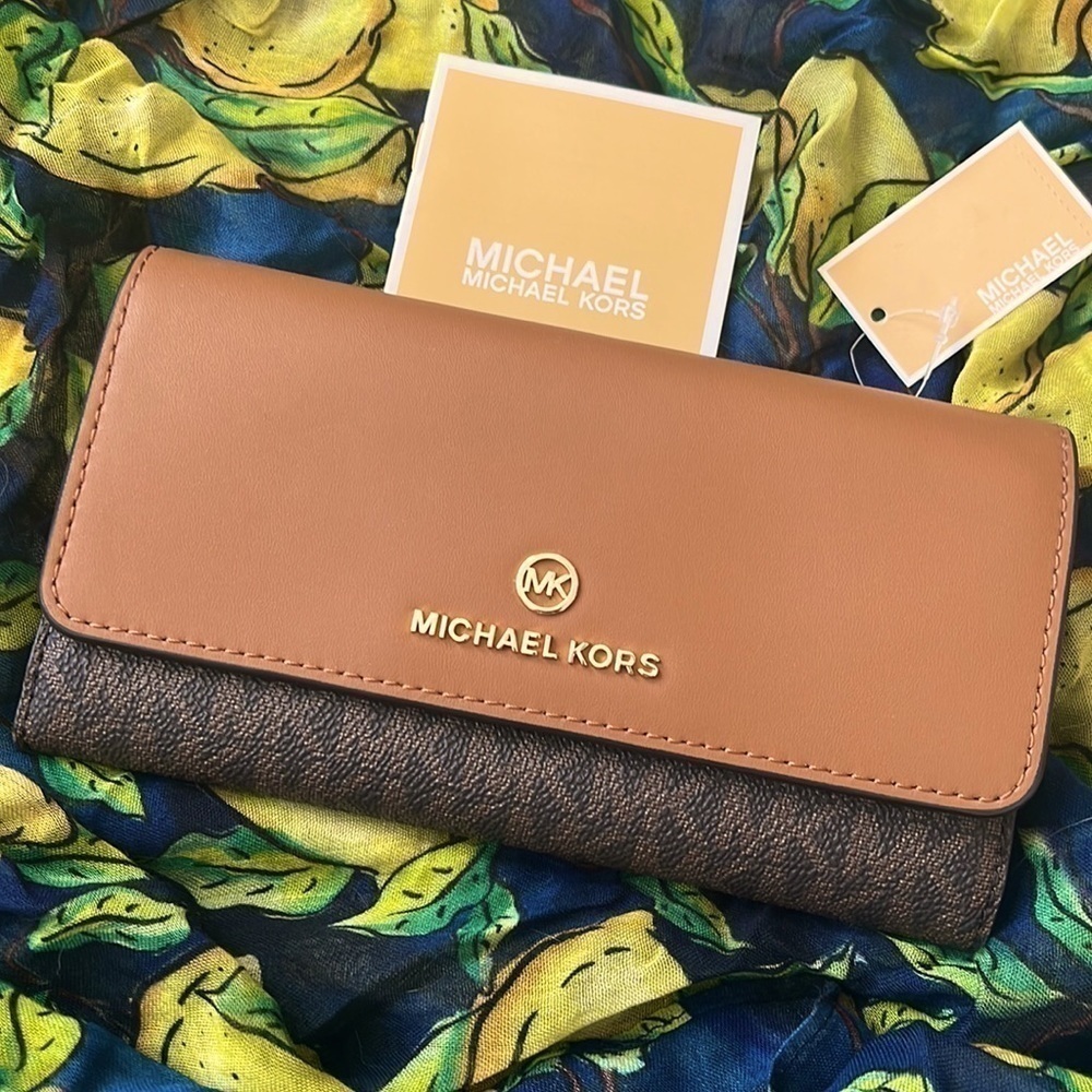 Brand New Michael Kors Brown Acorn Large Trifold Wallet Snap Close Organizer